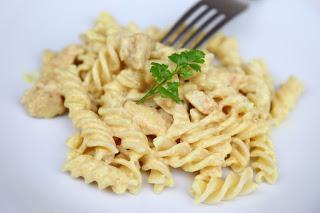Testenine z ricotto/rikoto in curryjem