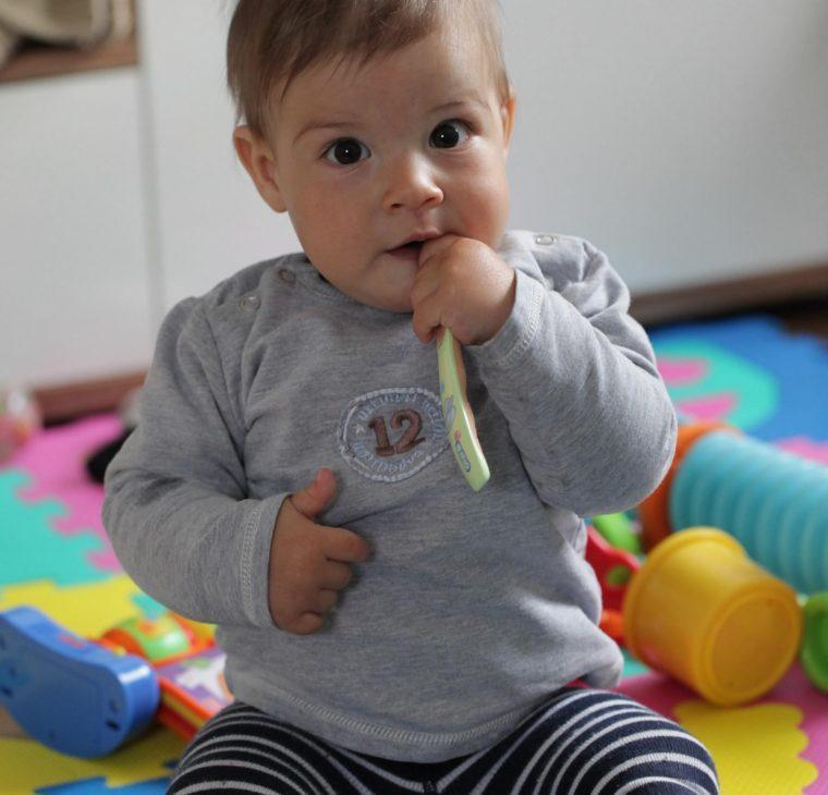 Ščetkanje zob pri našem malčku