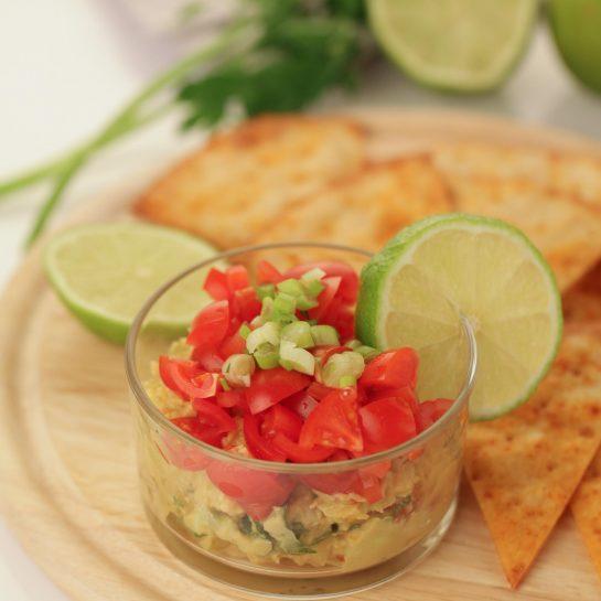 Tortiljin čips s paradižnikovo guacamole omako
