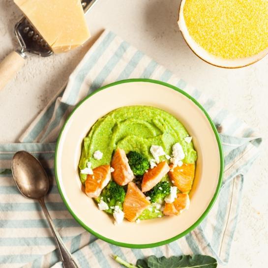 Brokoli polenta z lososom in feto