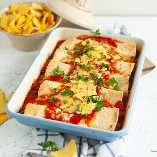 Mehiške enchilade z mletim mesom in pisanimi paprikami