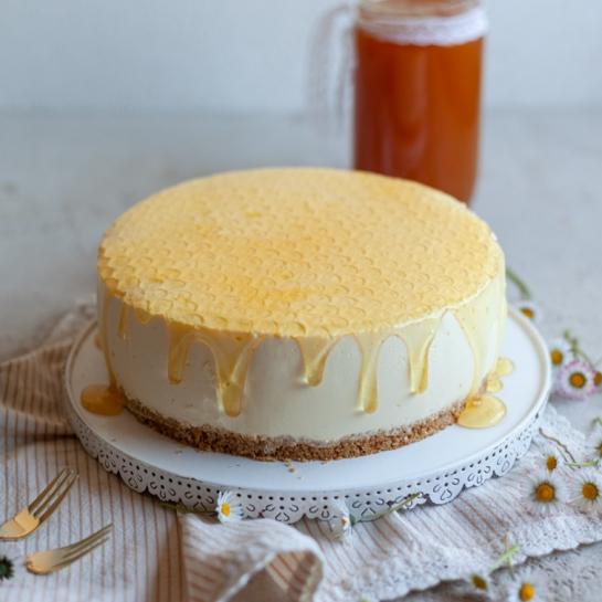 Lahka jogurtova medena torta