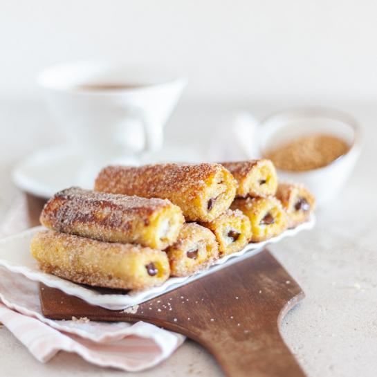 Ekspresni Nutella toast churrosi s čokoladno polivko