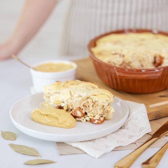 Gratinirano kislo zelje s klobaso in starim kruhom