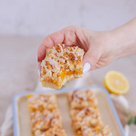 Breskvine pita rezine z limonino glazuro