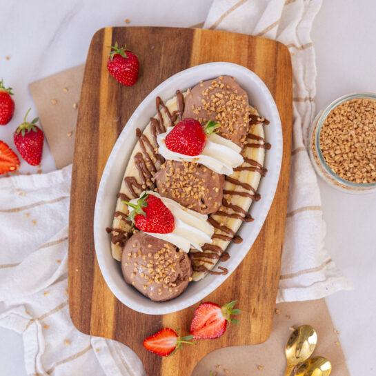 Banana split jagode in čokolada