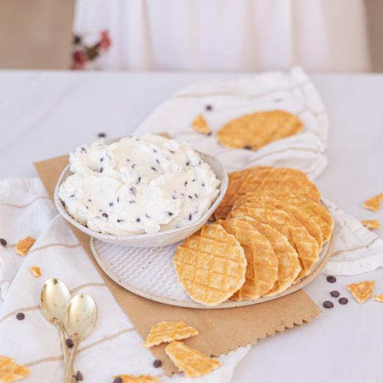 Cannoli dip z vaflji