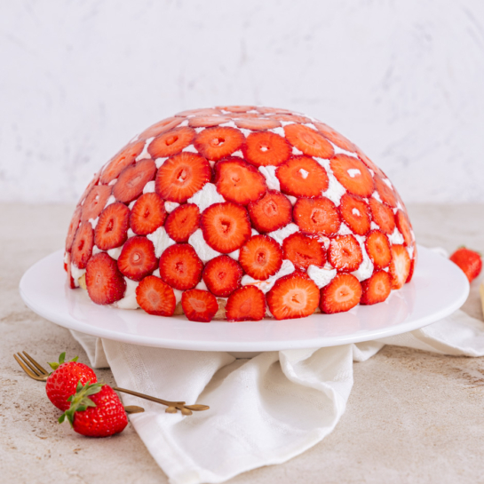 Jagodna kupola torta s piškoti