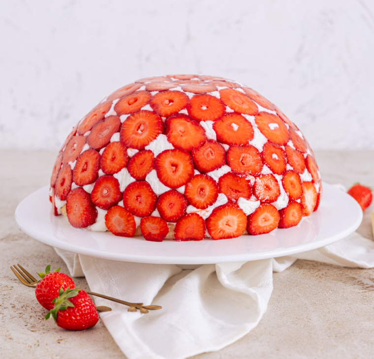 Jagodna kupola torta s piškoti
